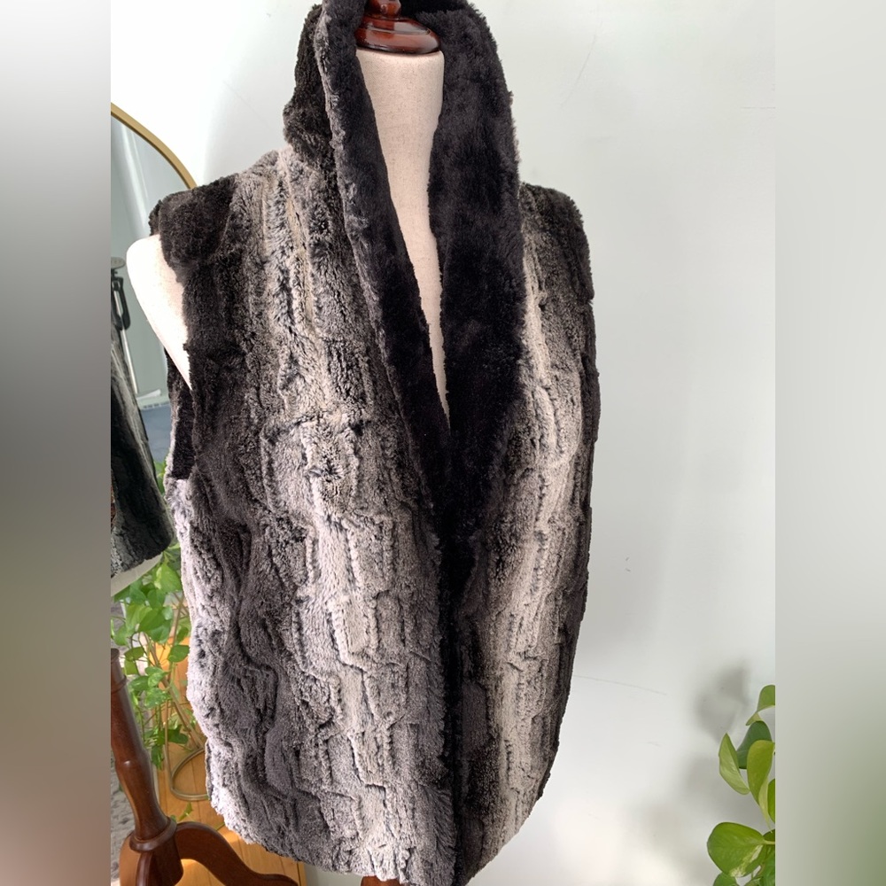 Pandemonium Seattle Luxury Shawl Collar Faux Fur Medium Vest